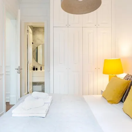 Exquisite 2bdr Flat With Balcony In Lisbon's Heart Apartment Lissabon