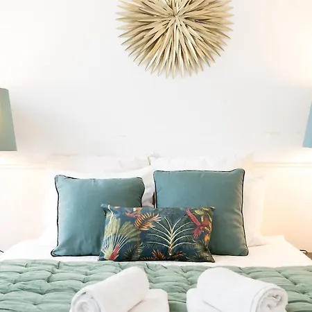 Exquisite 2bdr Flat With Balcony In Lisbon's Heart 아파트 리스본