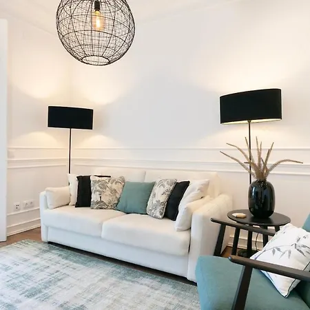 Exquisite 2bdr Flat With Balcony In Lisbon's Heart Lisboa