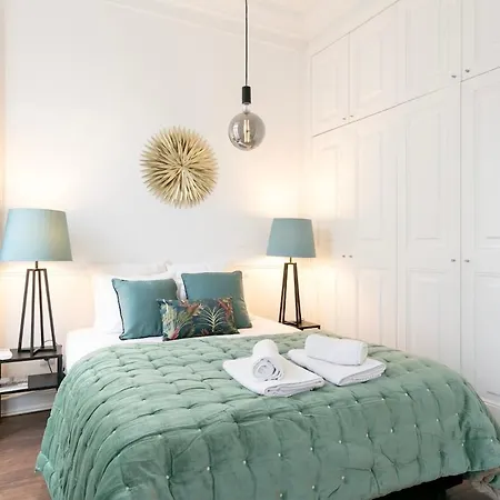 Exquisite 2bdr Flat With Balcony In Lisbon's Heart Apartamento