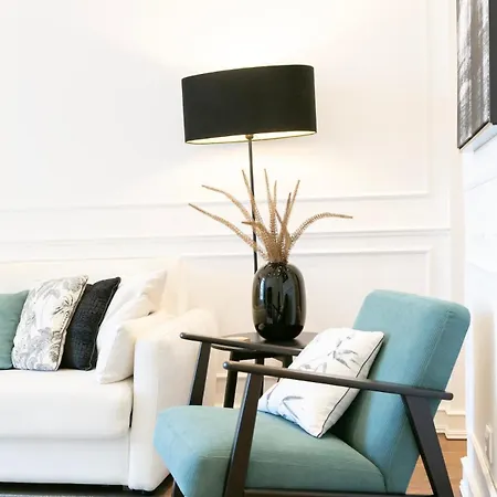 Exquisite 2bdr Flat With Balcony In Lisbon's Heart Daire *