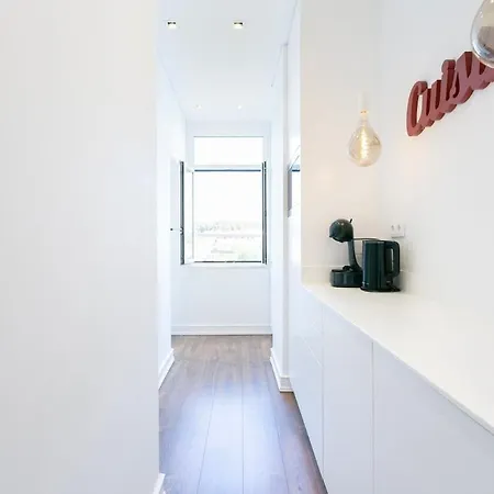 아파트 Exquisite 2bdr Flat With Balcony In Lisbon's Heart