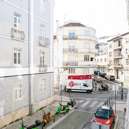 Exquisite 2bdr Flat With Balcony In Lisbon's Heart * 리스본