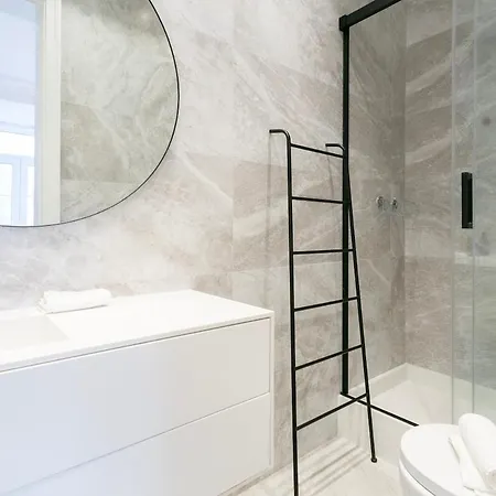 شقة Exquisite 2bdr Flat With Balcony In Lisbon's Heart