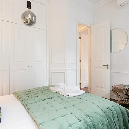 Exquisite 2bdr Flat With Balcony In Lisbon's Heart شقة Lisboa